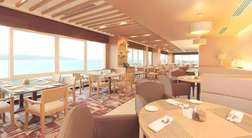 Grandis Hotels And Resorts Kota Kinabalu 4*,